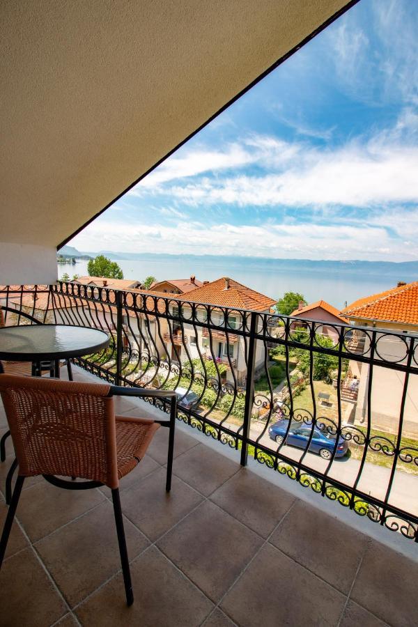 Et Larum Peštani Buitenkant foto
