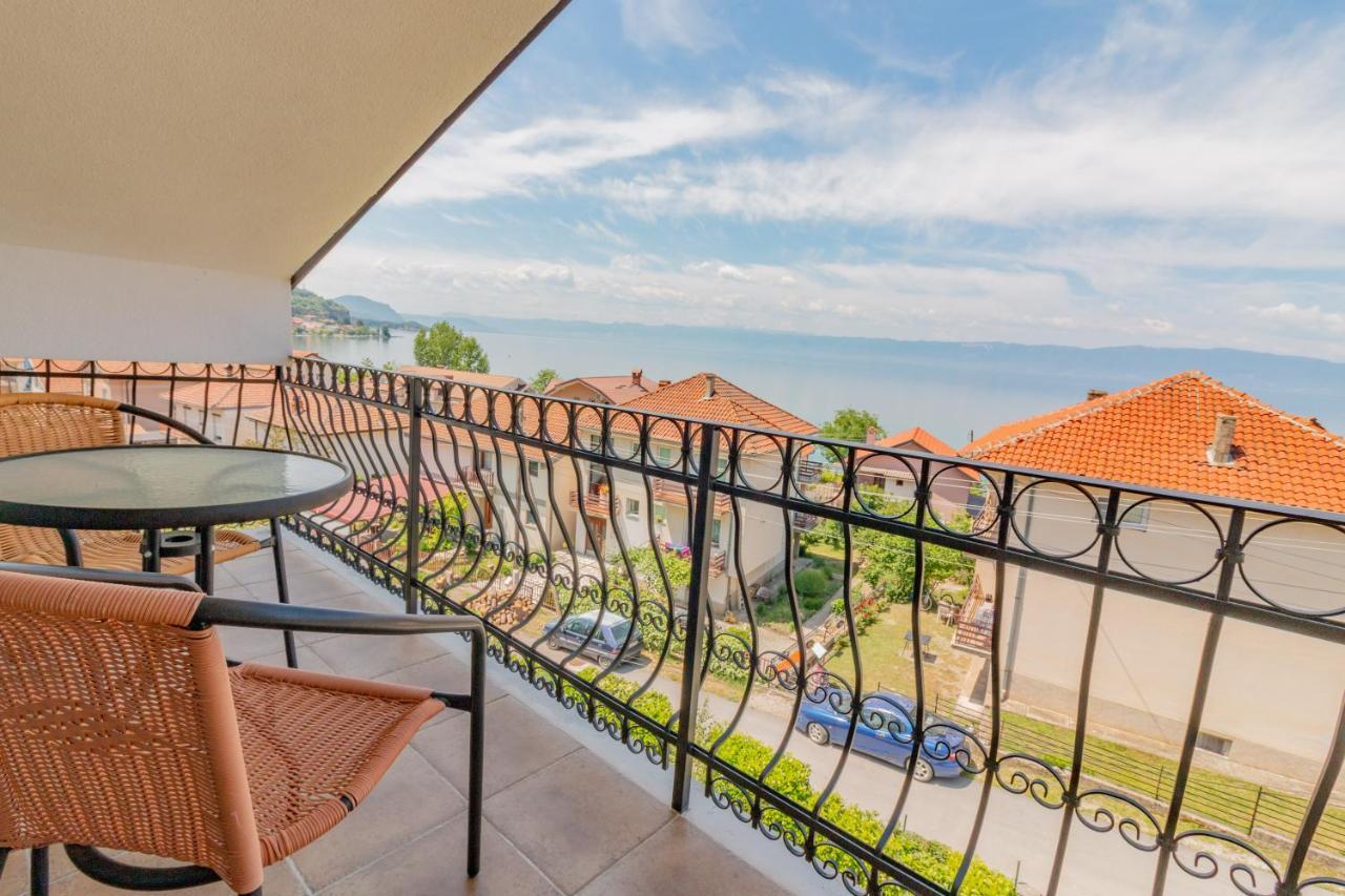 Et Larum Peštani Buitenkant foto