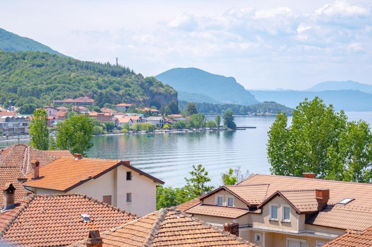 Et Larum Hotel Peštani Buitenkant foto