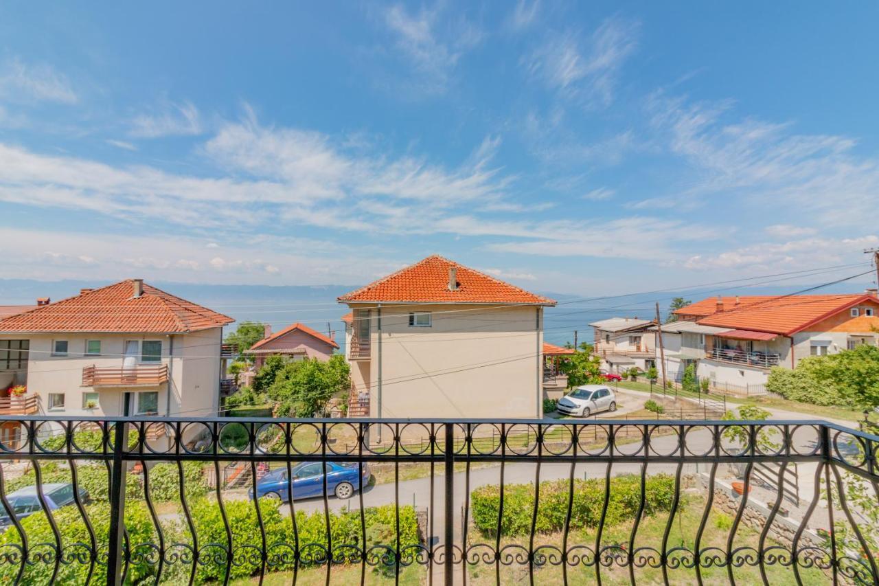 Et Larum Peštani Buitenkant foto