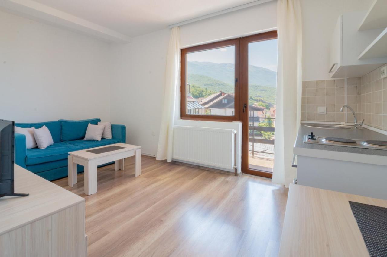 Et Larum Peštani Buitenkant foto