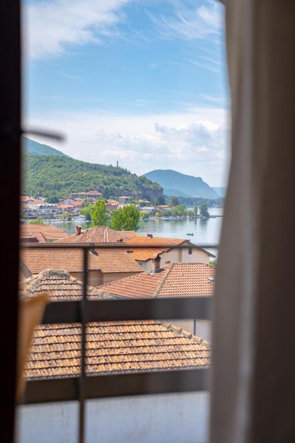 Et Larum Peštani Buitenkant foto