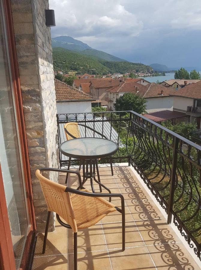 Et Larum Peštani Buitenkant foto