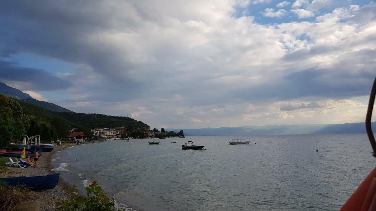 Et Larum Hotel Peštani Buitenkant foto