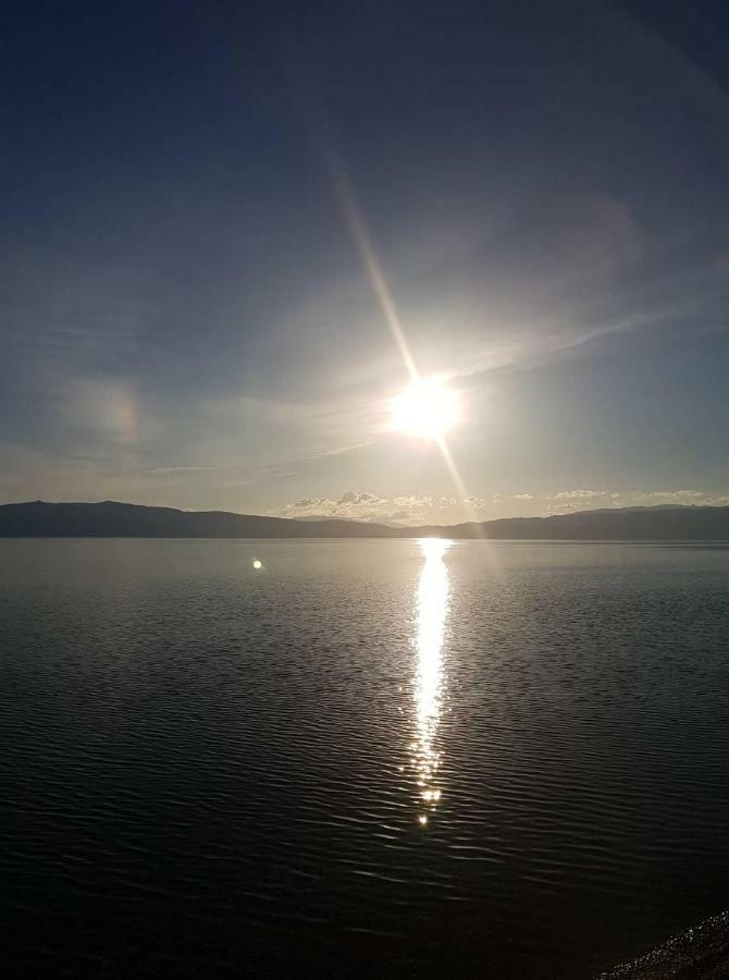 Et Larum Peštani Buitenkant foto